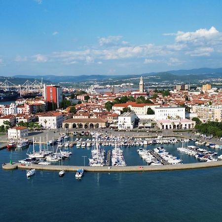 Libertas Apartments Capodistria Esterno foto