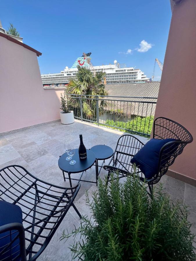 Libertas Apartments Capodistria Esterno foto